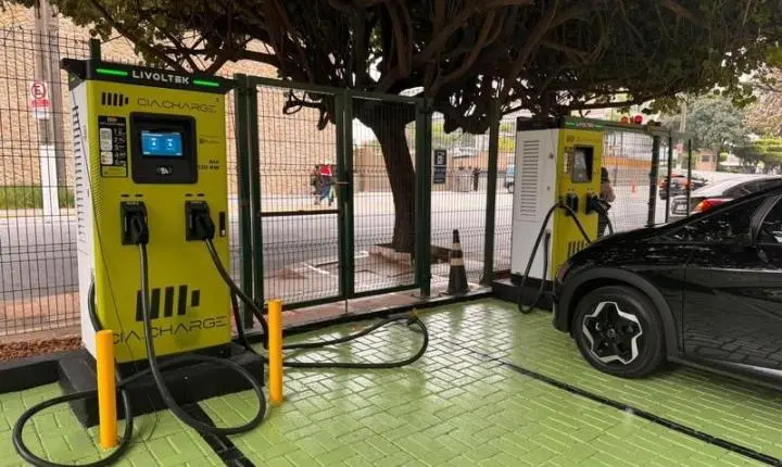 Hotel na Zona Sul Paulistana instala estações de recarga para carros elétricos e híbridos abertas a hóspedes e ao público passante