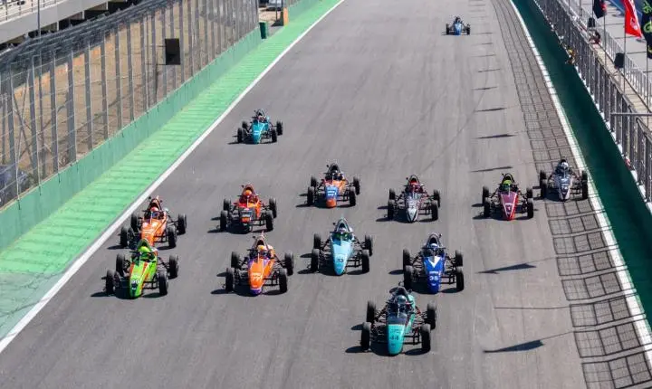 Levi Simões conquista pole e vence duas corridas na 5ª etapa do Paulista de Fórmula Vee em Interlagos