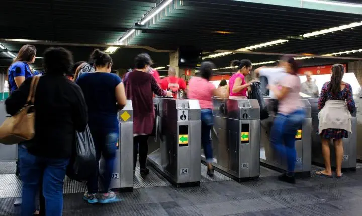 Linhas de ônibus metropolitanos, trem e metrô tem gratuidade durante o domingo de 2º turno das eleições