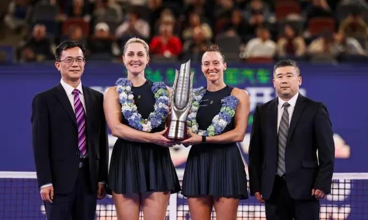 Luisa Stefani é campeã em Wuhan e se torna a dupla número 1 do ano com Dabrowski
