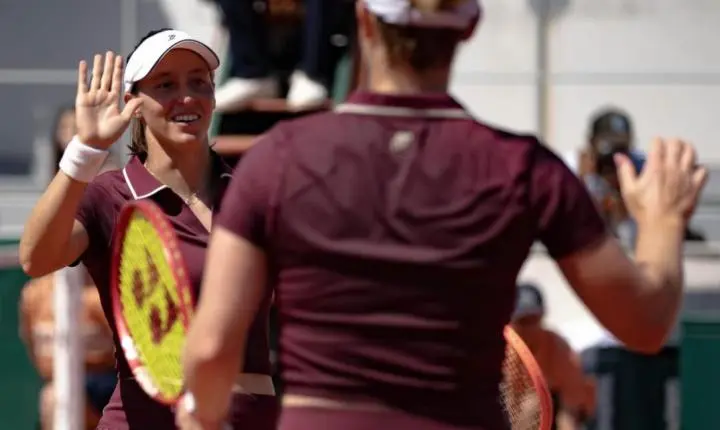 Luisa Stefani vai às oitavas de final em Roland Garros