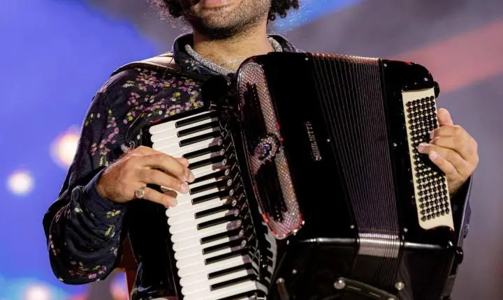 Mariana Aydar e Mestrinho são as atrações do projeto “A Farra tá On”