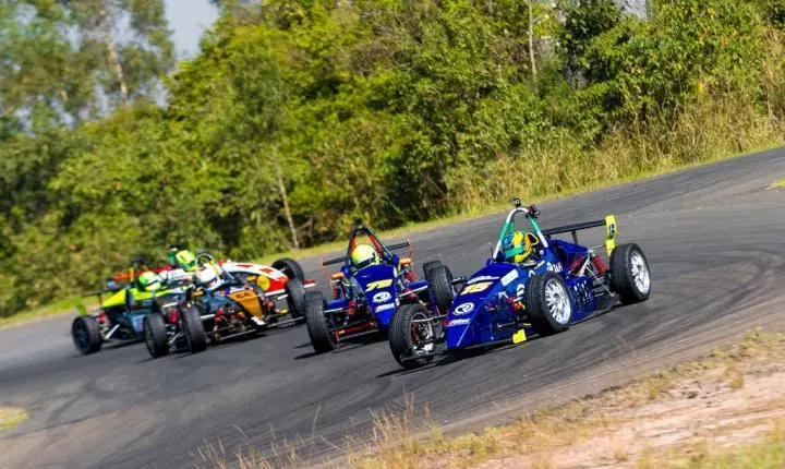 Muitas disputas e novo líder durante etapa no Autódromo de Piracicaba