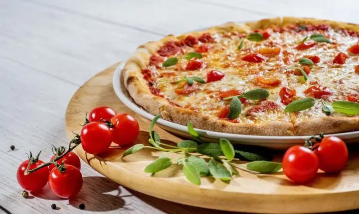 No Dia da Pizza, entenda como essa tradição nacional pode caber na dieta