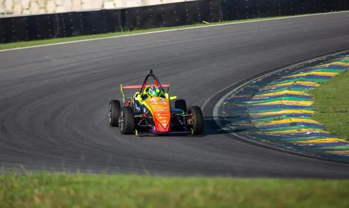 Piloto santista brilha na 2ª etapa da Fórmula eVolution