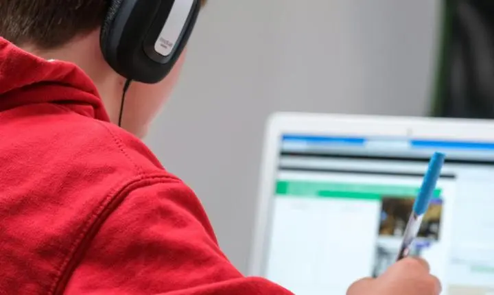 Plataforma lança cursos gratuitos e online para concurseiros