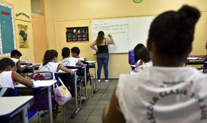 Pressão política limita autonomia da maioria dos professores da rede pública, indica pesquisa