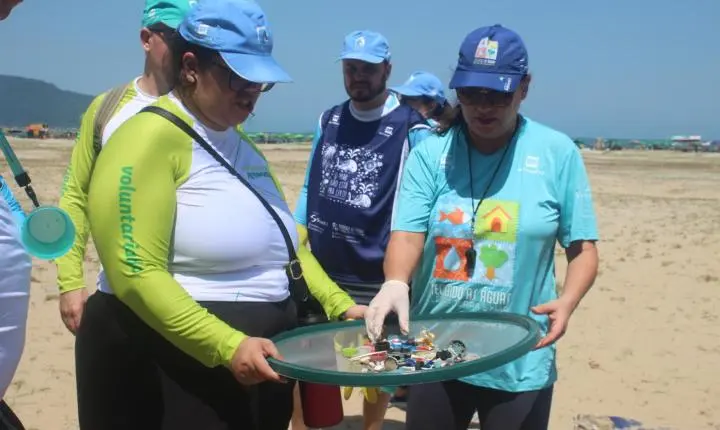 Projeto retira mais de 18 toneladas de resíduos do litoral