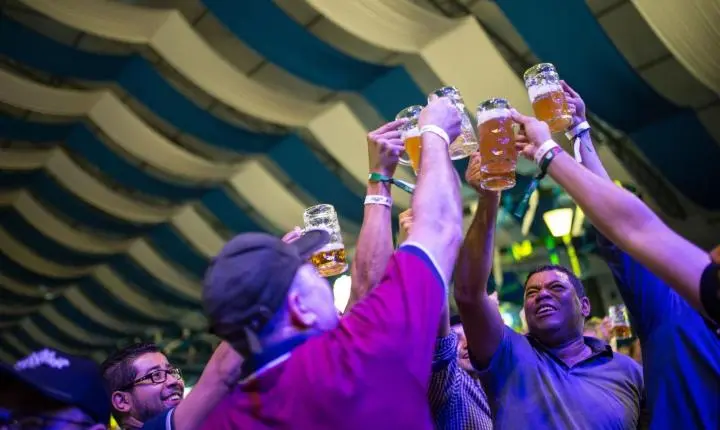 São Paulo Oktoberfest traz tributos a ícones do rock no Ibirapuera