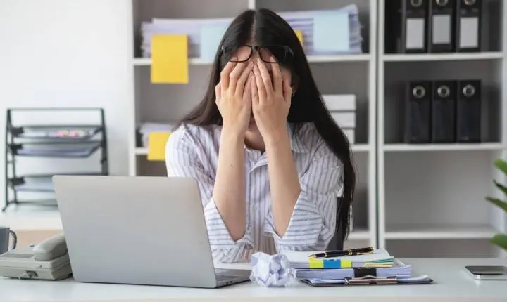 Saúde mental avança, mas sono e finanças seguem como pontos críticos