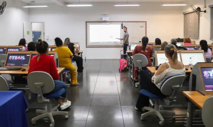 SESI São Paulo oferece Educação de Jovens e Adultos gratuita, mais rápida e profissionalizante com o SENAI São Paulo