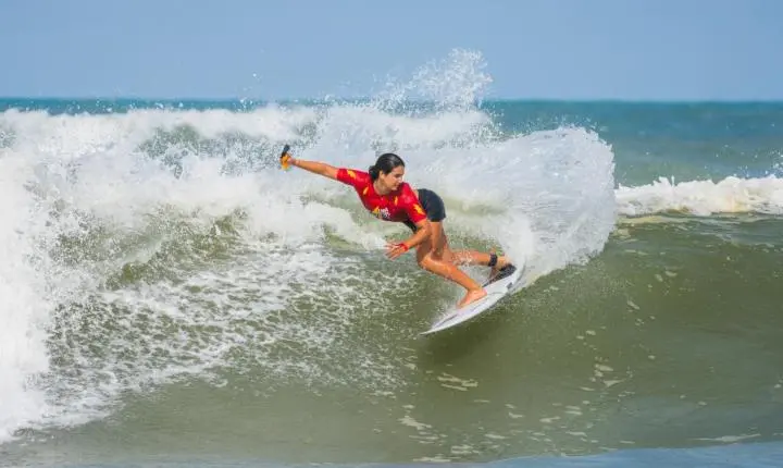 Sophia Medina vive a melhor fase da carreira no surfe